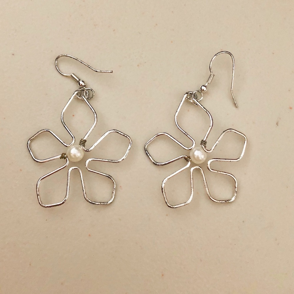 Dangling Flower Earrings